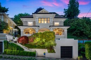 Building Photo - 2850 NW Westover Rd