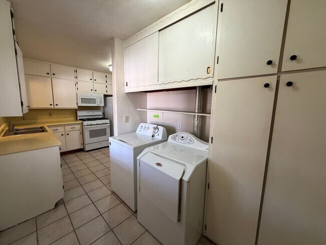 Building Photo - 2 Bedroom Single Story Home Available Near San Mateo Blvd NE & Constitution Ave NE!