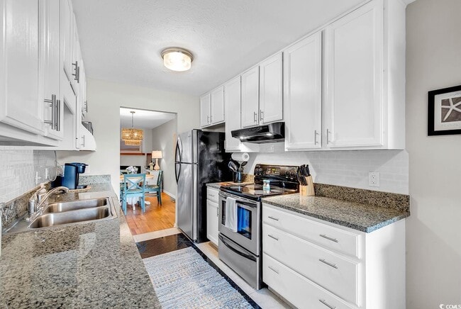 Building Photo - 4000 Fairway Lakes Dr