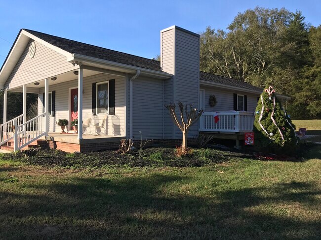 Building Photo - 1619 Cedar Rock Church Rd