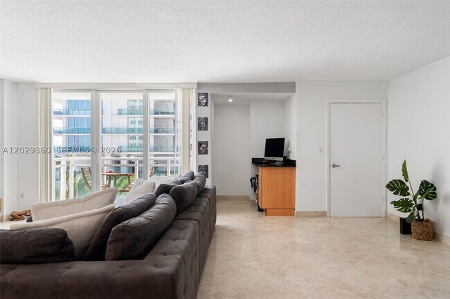 Building Photo - 6917 Collins Ave