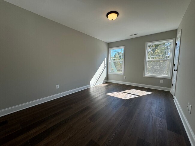 Building Photo - NEWER 4/2.5 House in Armuchee-$2,195