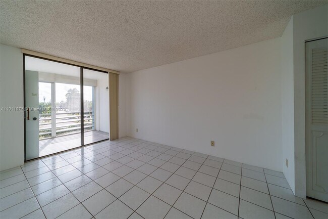 Building Photo - 2741 Taft St