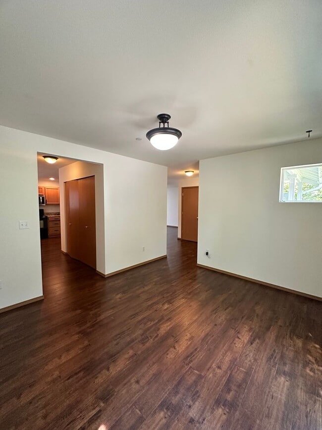 Building Photo - 1449 Burnside Pl