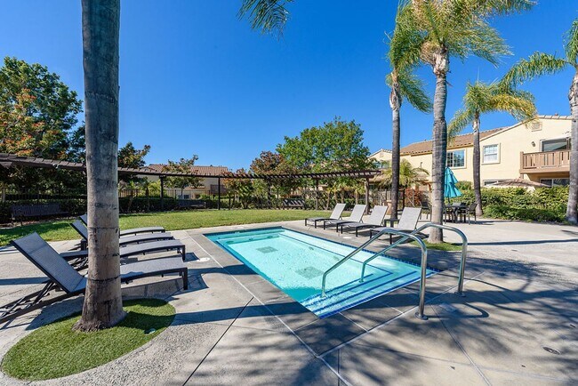Building Photo - Serenity and Luxury Abound in Eastlake!