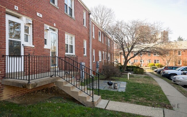 Building Photo - 10 Ashby Street Unit D, Alexandria, VA 22305
