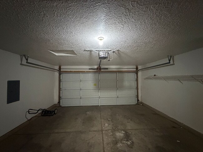 Building Photo - 3 Bedroom Home Available Near Paseo Del Norte Blvd NE & Rainbow Blvd NW!