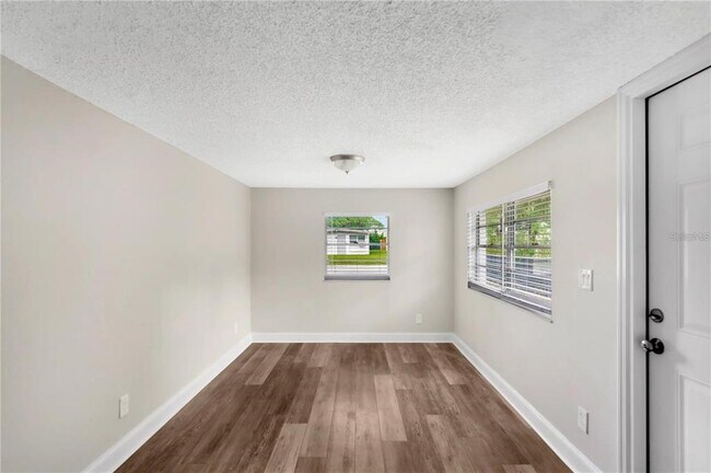 Building Photo - 4105 W Mango Ave