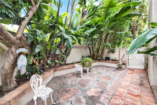 Building Photo - 58 Almador