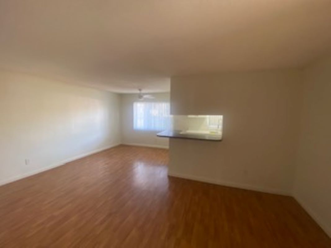 Building Photo - 626 E Chevy Chase Dr