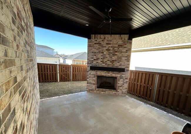 Building Photo - 6206 SW Luna Ln