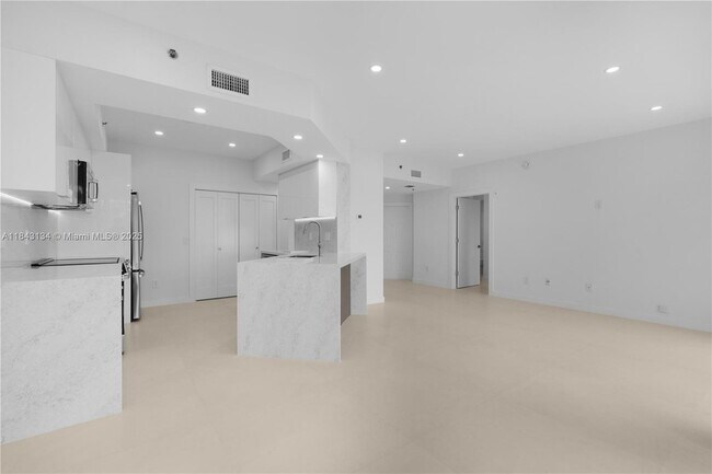Building Photo - 3215 NE 184th St