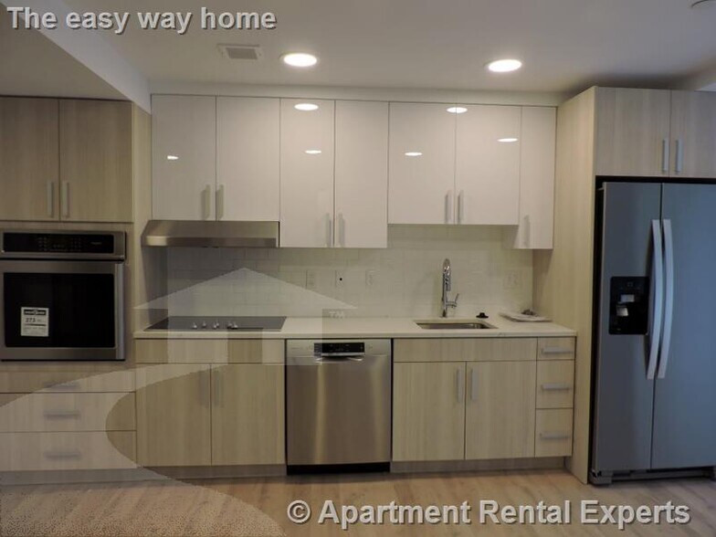 Building Photo - 10 Soden St