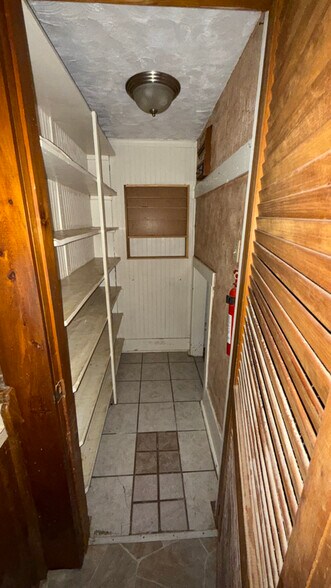 Building Photo - 41 W Main St