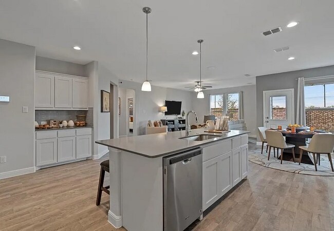 Building Photo - 15525 Charing Cross Dr