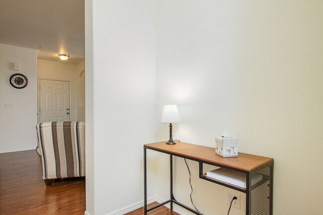 Building Photo - Stylish & Convenient Furnished Condo for Rent