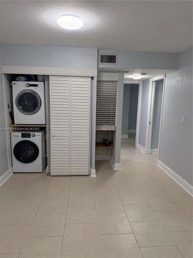 Building Photo - 15500 SW 80th St