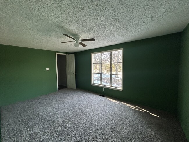 Building Photo - 418 S Carbon Ave