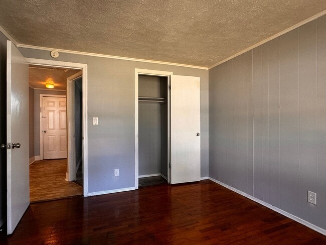 Building Photo - 1506 6th St SE