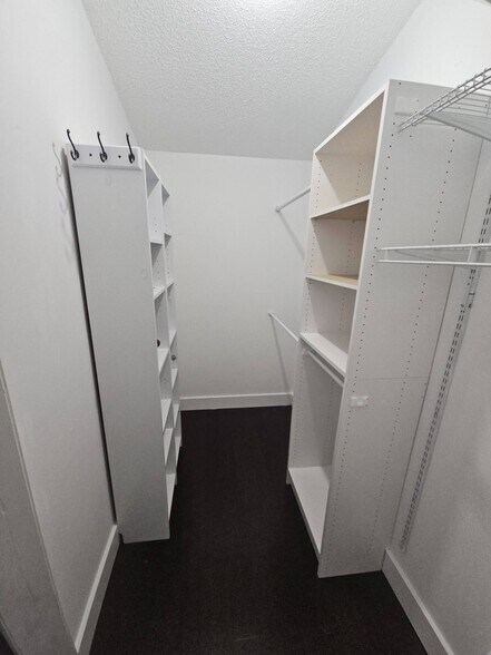 Building Photo - 2925 Belmont Ln