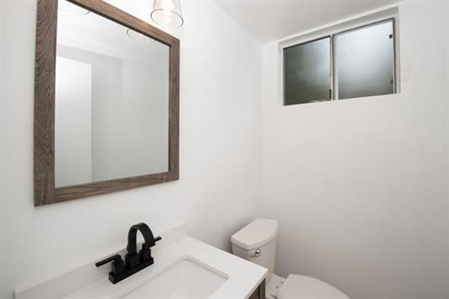 Building Photo - Encinitas 4br  2 car garage granite kitchen Huge Yard Home Remodeled TEXT 858-774-1574 $6290