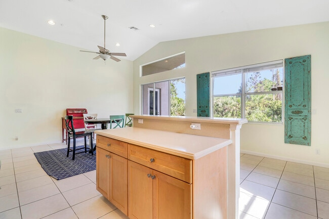 Building Photo - 5017 SE Graham Dr