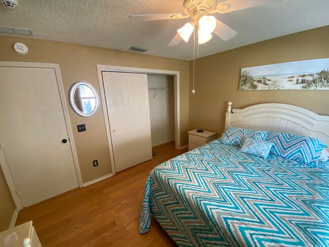 Building Photo - Great Location Turnkey Villa In The Village of Belvedere ANNUAL Lease