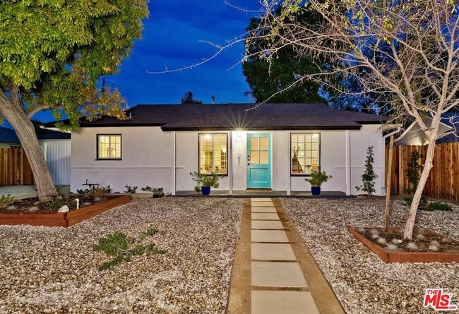 Building Photo - 7236 Encino Ave