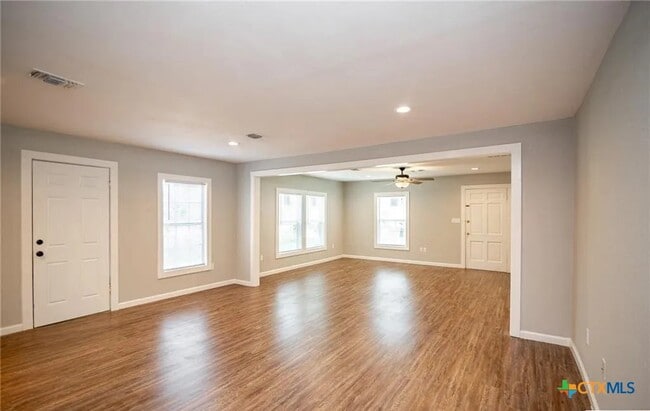 Building Photo - 2003 Woodlawn St