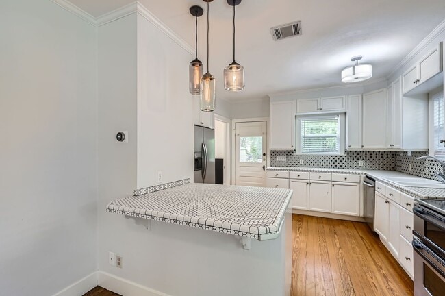 Building Photo - 3002 Lafayette Ave