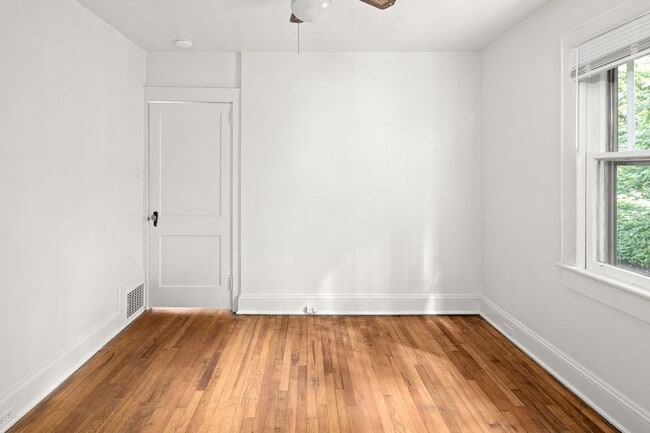 Building Photo - Charming Kenilworth Home