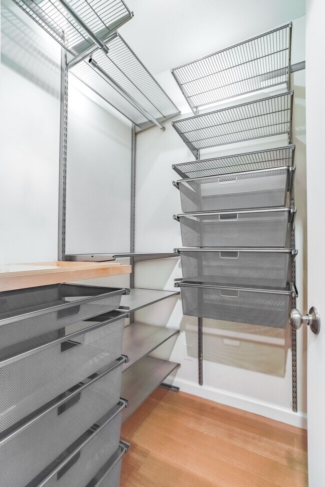 Building Photo - 250 W 89th St