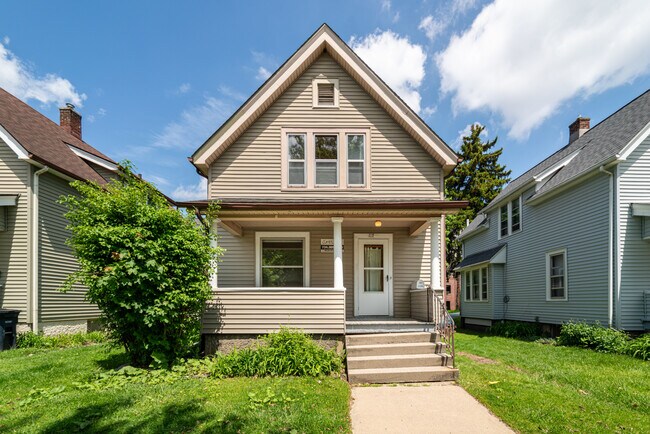 Primary Photo - 117 Adams St