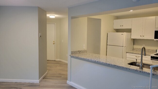 Building Photo - 181 Loomis Dr
