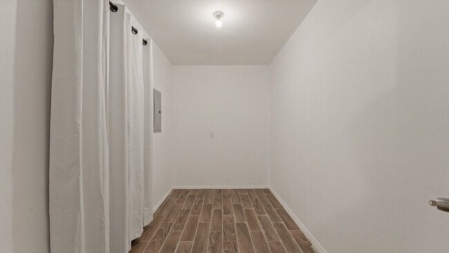 Building Photo - Simply one of those older 3-Bedroom Springdale treasures that you must see.  A three bed / two bath