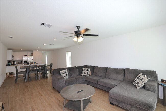 Building Photo - 7430 Clover Chase Dr