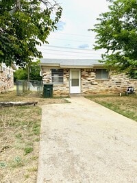 Building Photo - 408 Sunset Ln