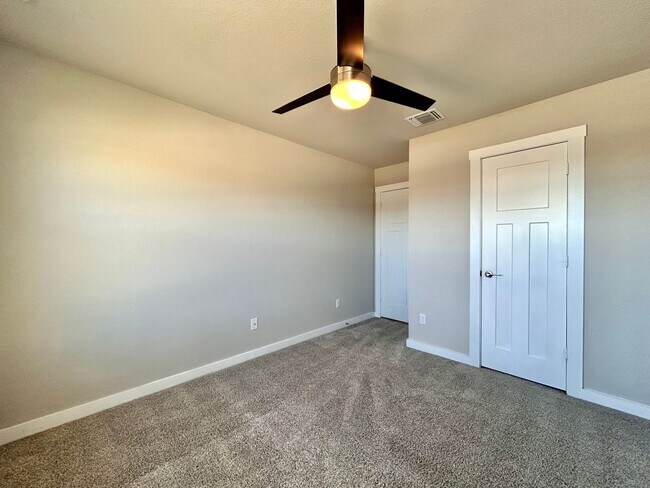 Building Photo - Move-In Ready Home with Open Layout & Outdoor Entertaining Space