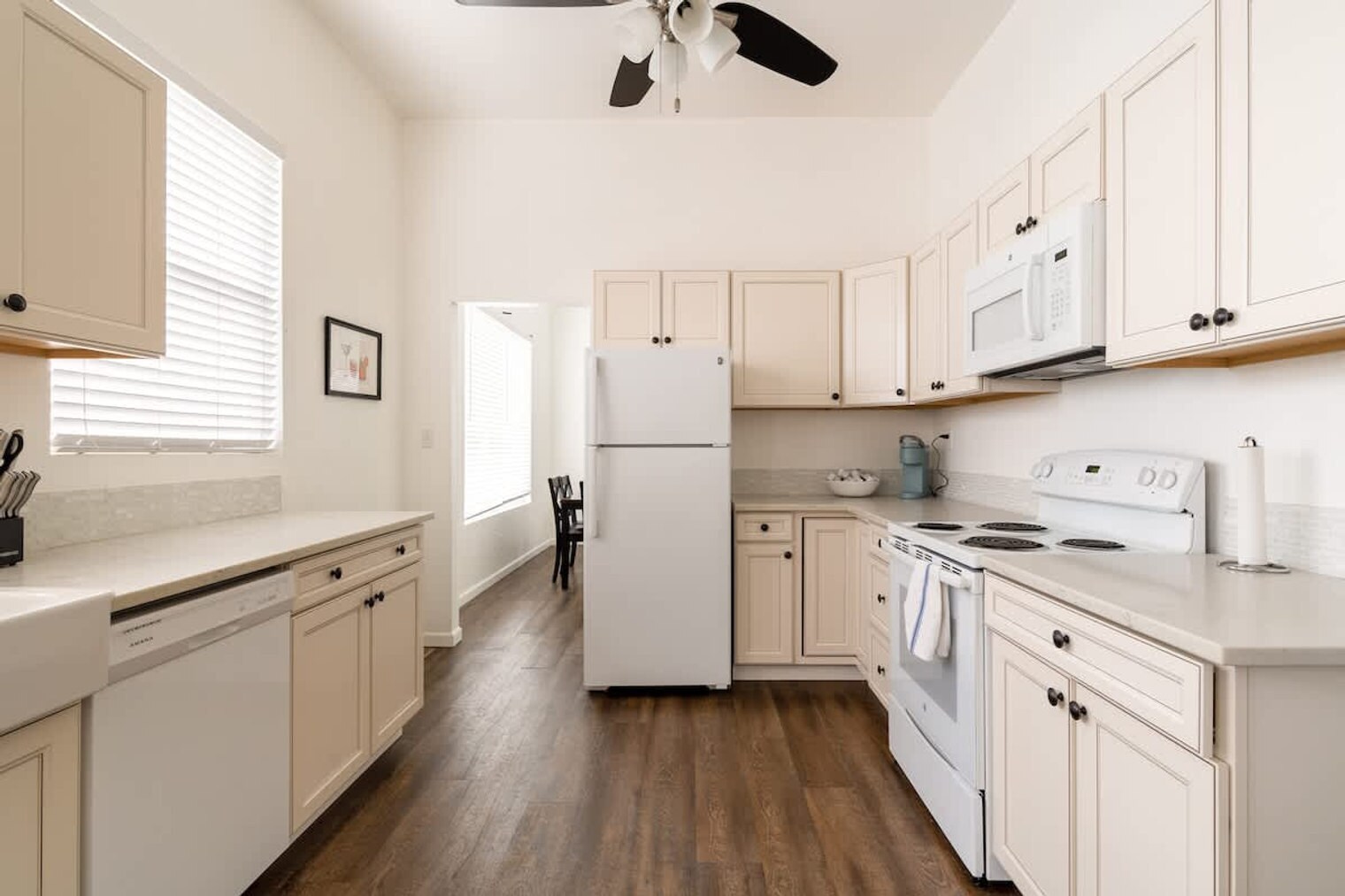 Building Photo - 2334 SE 8th Ave