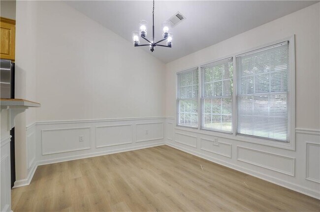 Building Photo - 721 Whitehead Rd