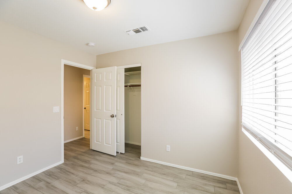 Building Photo - 9243 E Carmel Ave