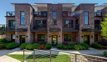 Building Photo - 3 bed/3 bath with Attached 2 Car Garage in East Nashville