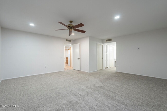 Building Photo - 12433 W Fieldstone Dr