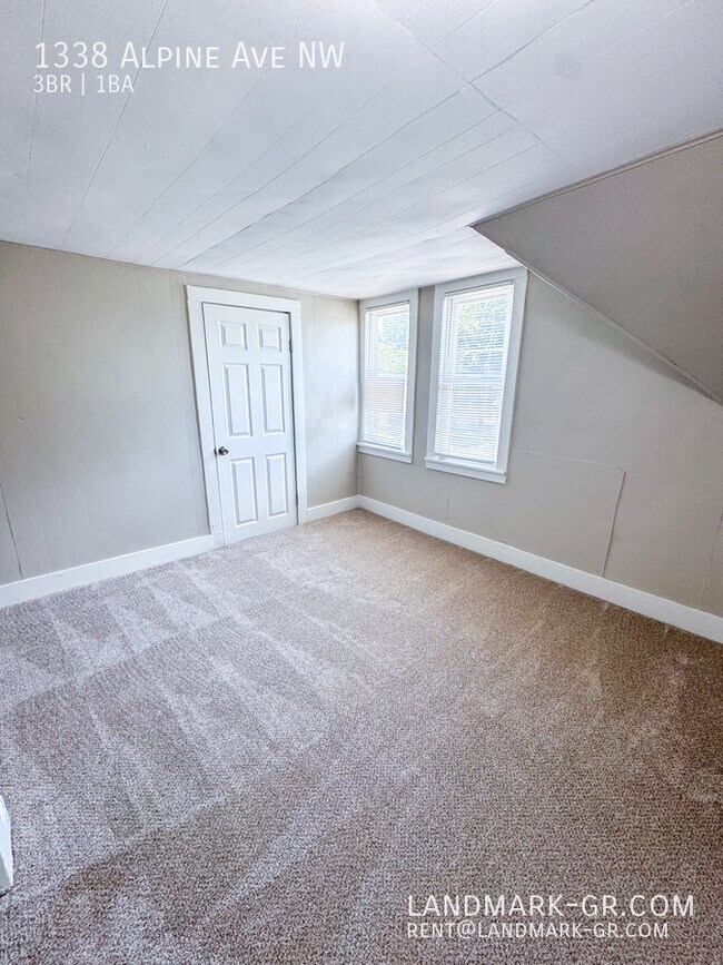 Building Photo - 1338 Alpine Ave NW