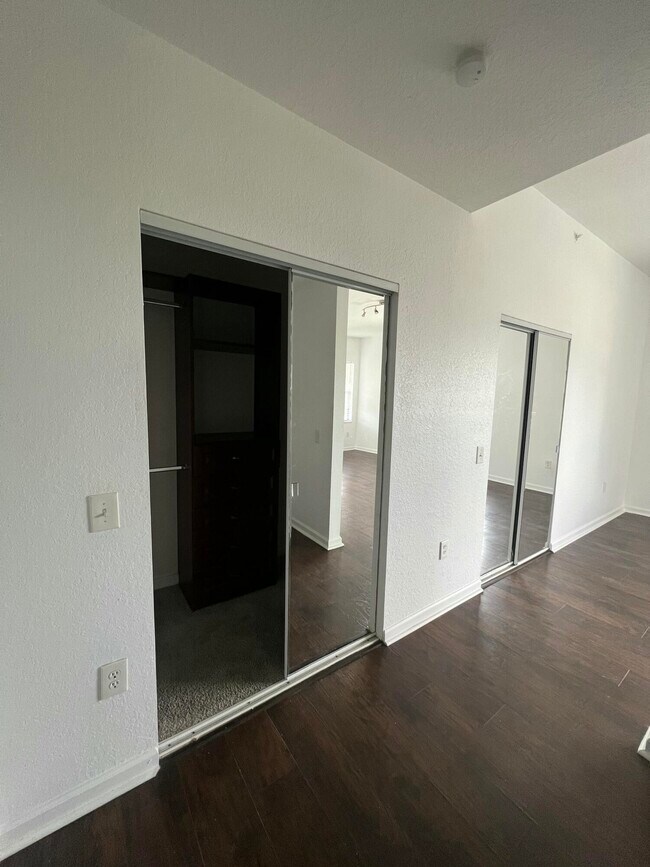 Building Photo - 1610 Presidential Way