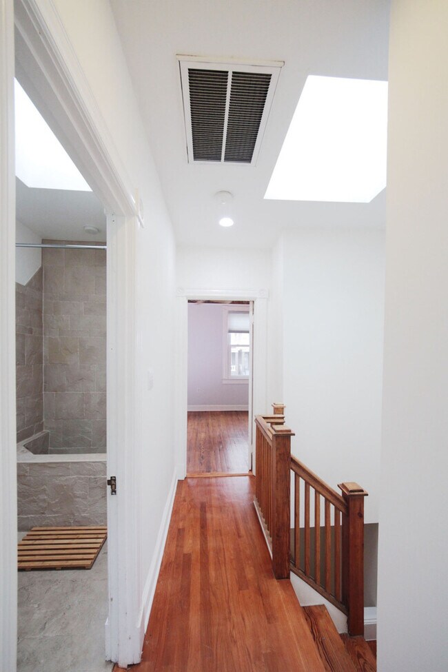 Building Photo - Beautiful 2 BR Townhouse in Atlas District