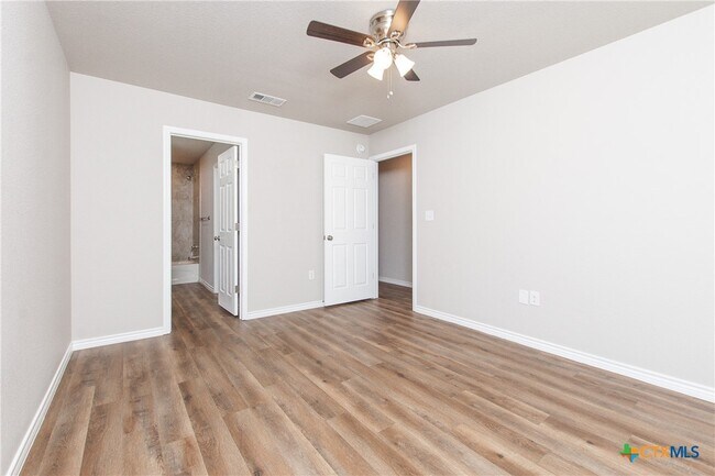 Building Photo - 2351 S Wall St