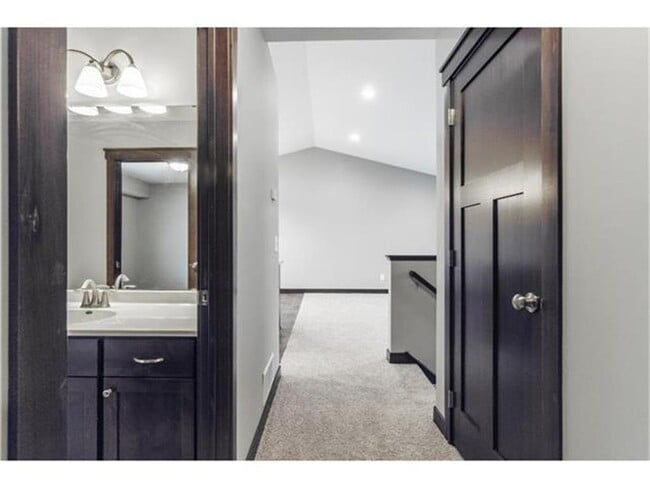 Building Photo - 1025 Pheasant Run