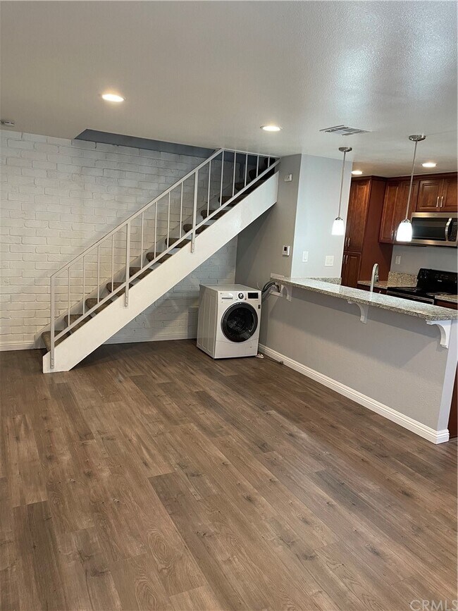 Building Photo - 139 Sinclair Ave