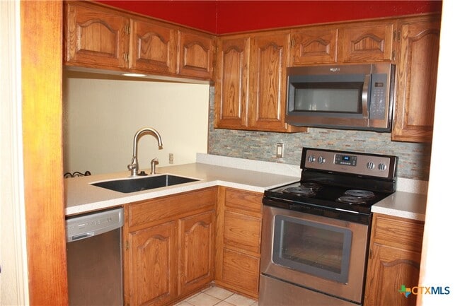 Building Photo - 421 Watts Ln